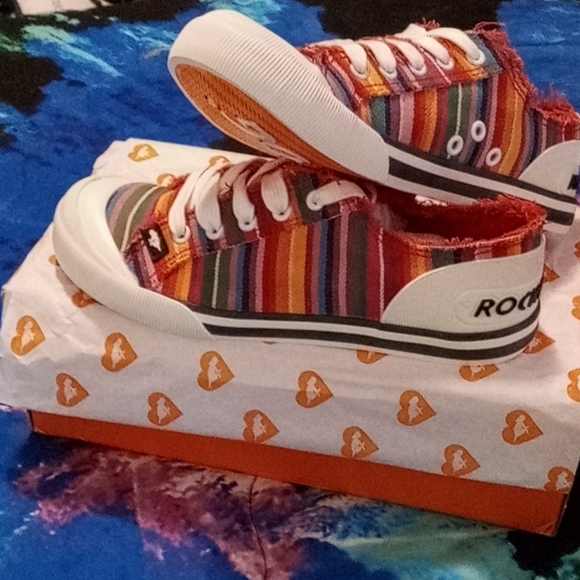 Rocket Dog Shoes Size 7 Rocket Dog Striped Jazzin Trainers Poshmark
